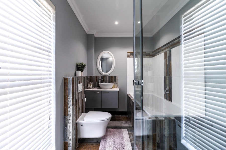 4 Bedroom Property for Sale in Calypso Beach Western Cape